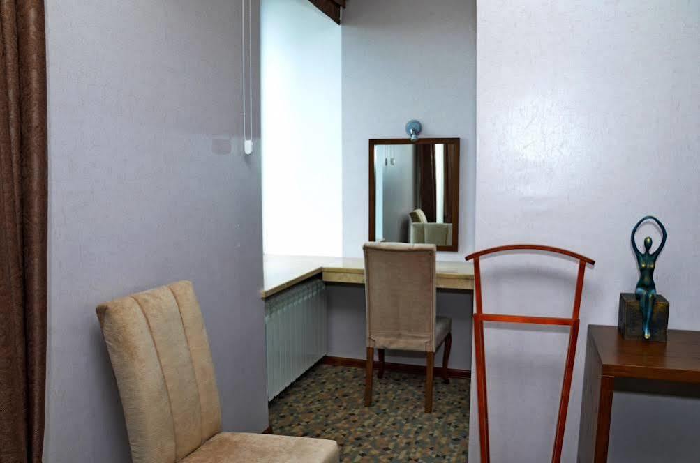Old Metekhi Hotel ティビリシ エクステリア 写真
